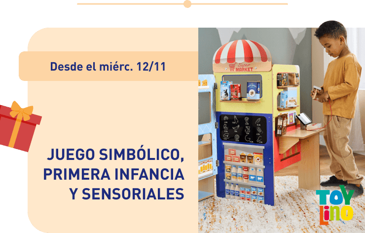 Niño jugando con un puesto de mercado de juguete de madera. Texto: Juego simbólico, primera infancia y juguetes sensoriales, disponibles desde el miércoles 12/11.