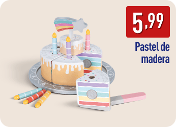 Pastel de madera de colores pastel con velas y una porción separada con espátula. En la imagen aparece el precio 5,99 € y el texto Pastel de madera.