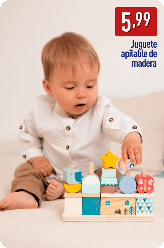 Bebé jugando con un juguete apilable de madera con piezas de colores y formas divertidas. En la imagen aparece el precio 5,99 € y el texto Juguete apilable de madera.