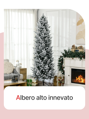 Albero alto innevato