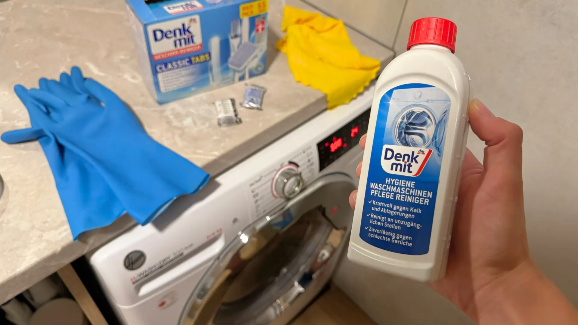 Zatuchlá pračka mě trápila týdny: Tablety do myčky zklamaly, pomohlo řešení za 39 Kč z drogerie dm