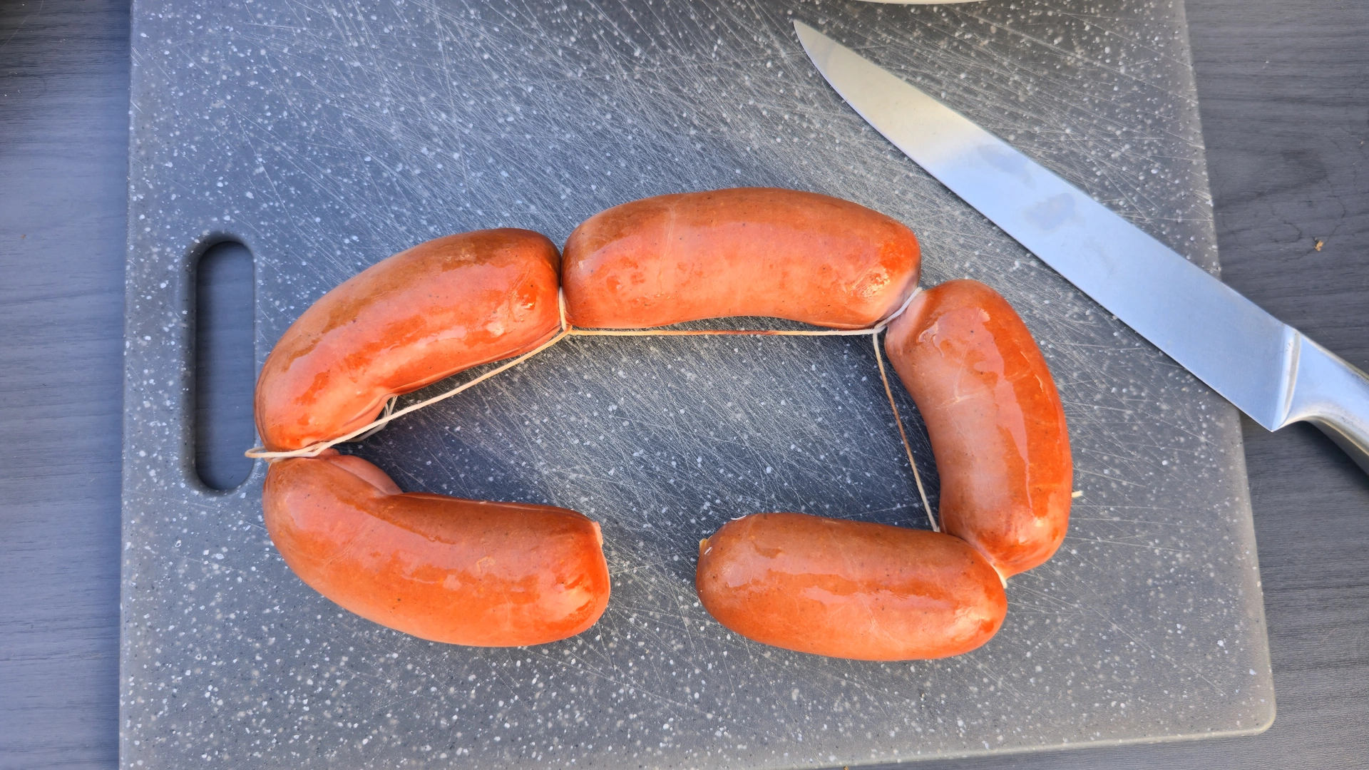 Vyhlašujeme nejlepší špekáčky (Test 2025): Chuťově jsou výborné, o špekáčky se ve skutečnosti nejedná