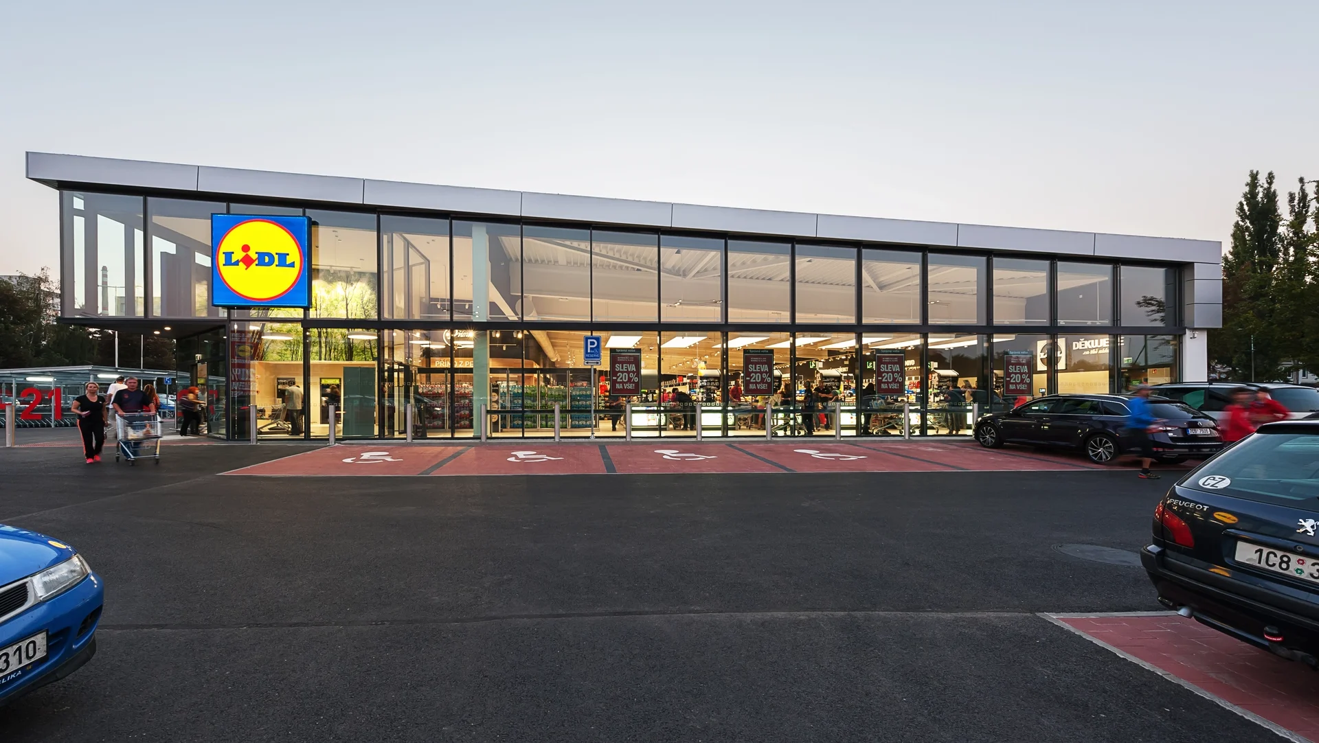 Lidl je na zákazníky přísnější: Kdo si zapomene vzít lístek, zaplatí pokutu 1 200 Kč