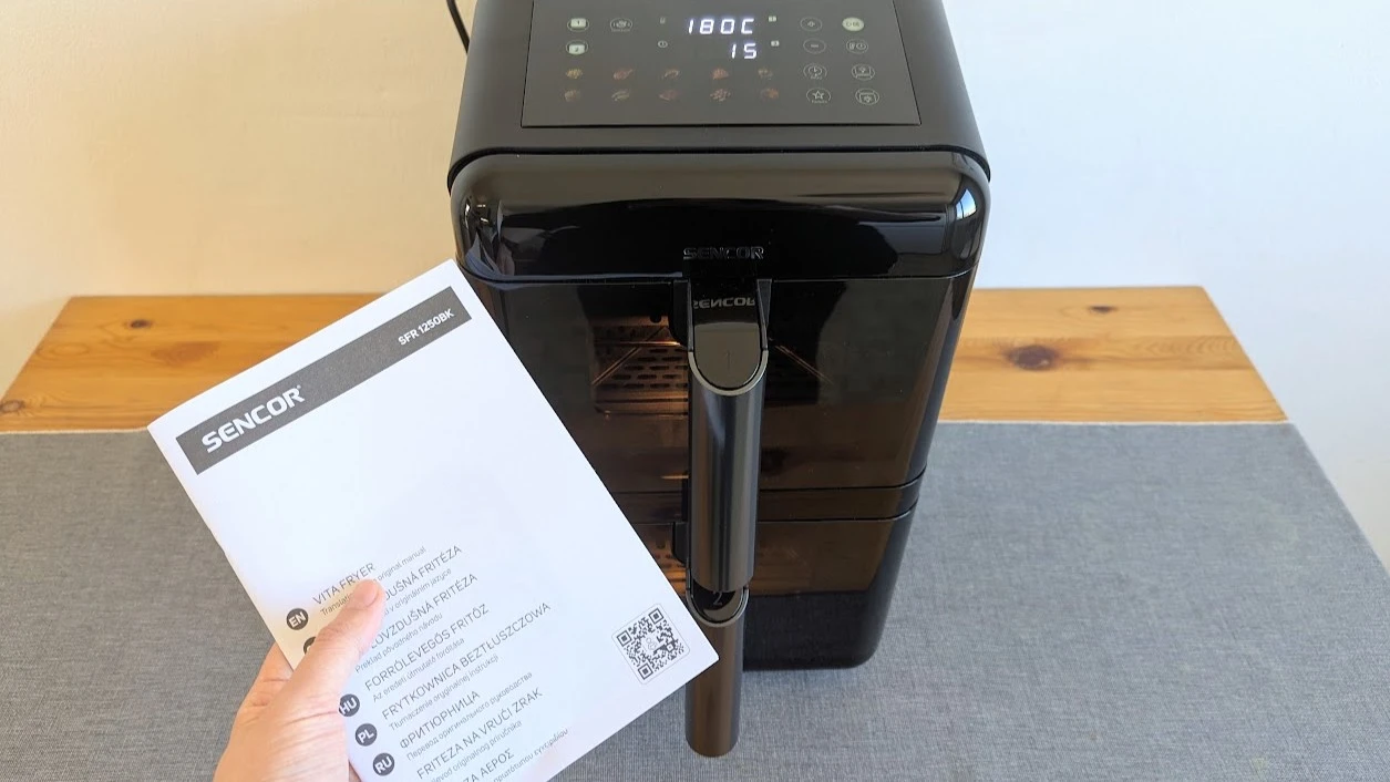 Otestovala jsem horkovzdušnou fritézu Sencor Airfryer SFR1250: Nabídne neobvykle úzké provedení a čtyři úrovně pečení