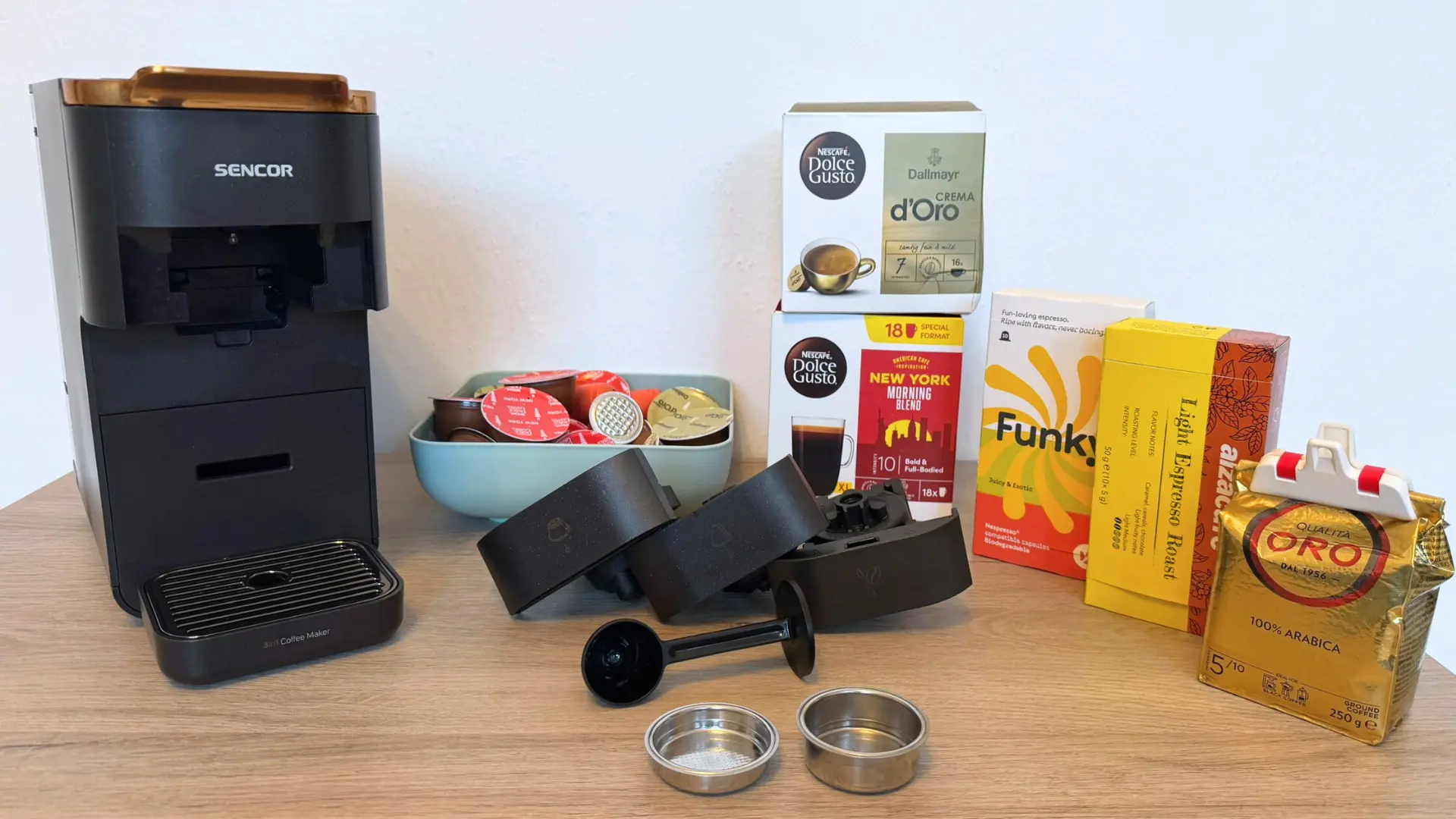 Multikapslový kávovar Sencor SCC 1000BK potěšil chutí i univerzálností, vejde se i do omezeného prostoru (TEST)