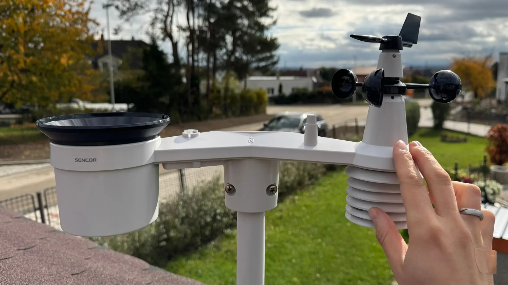 Chytrá meteostanice Sencor SWS 16600 SH potěšila přesností i funkcemi, instalace byla snadná (TEST)