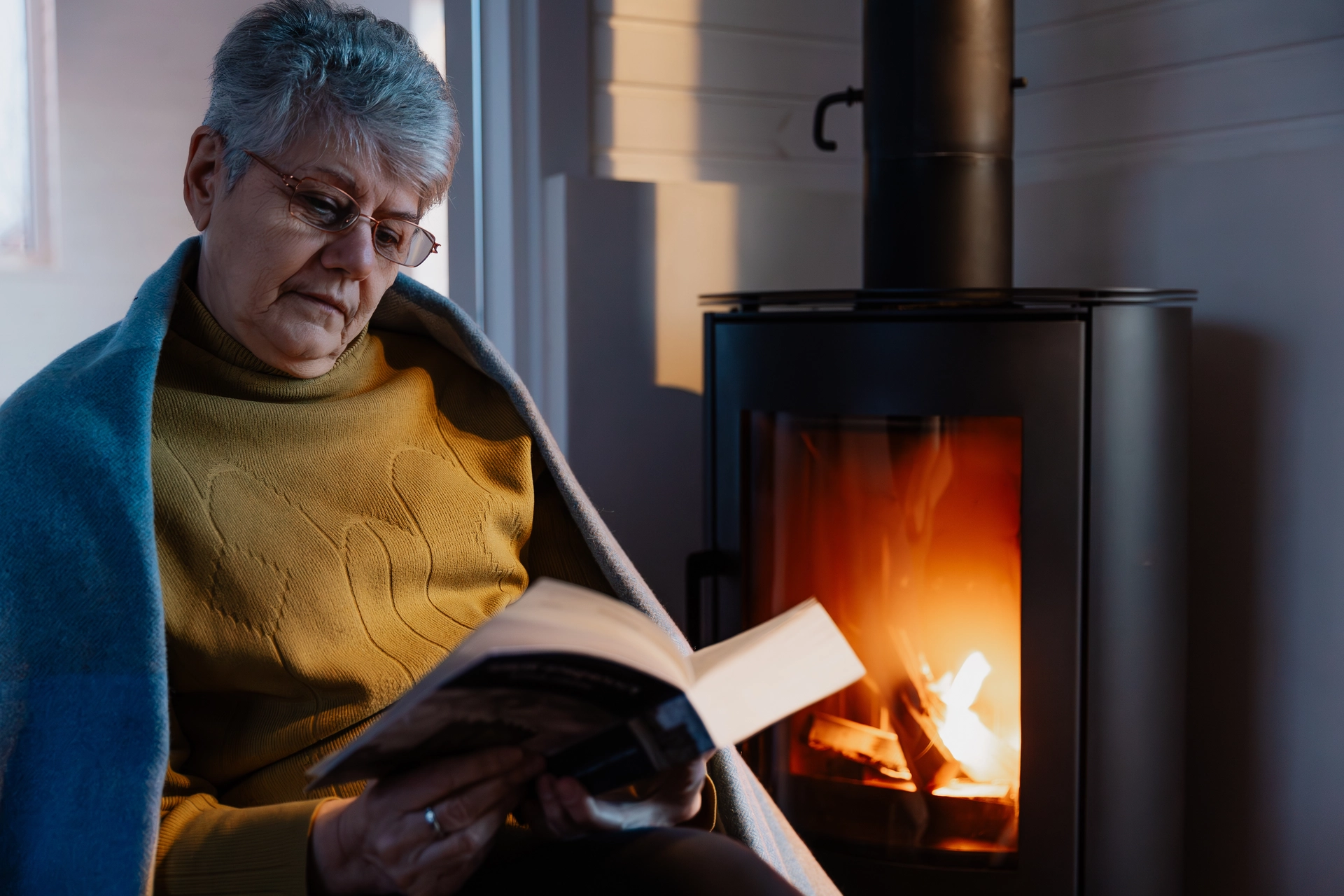 Zákaz topení dřevem 2027? EU vymýšlí nové plány. Připlatí si kvůli tomu zákazníci i výrobci