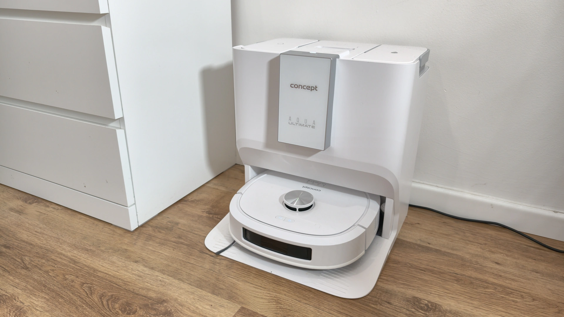 Concept VR4130: Konečně robotický vysavač, který umí pořádně vytírat? (TEST)