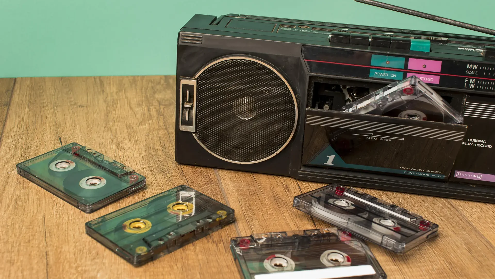 Vyhazujete staré kazety? Některé stojí přes 1 000 000 Kč, můžete je mít doma