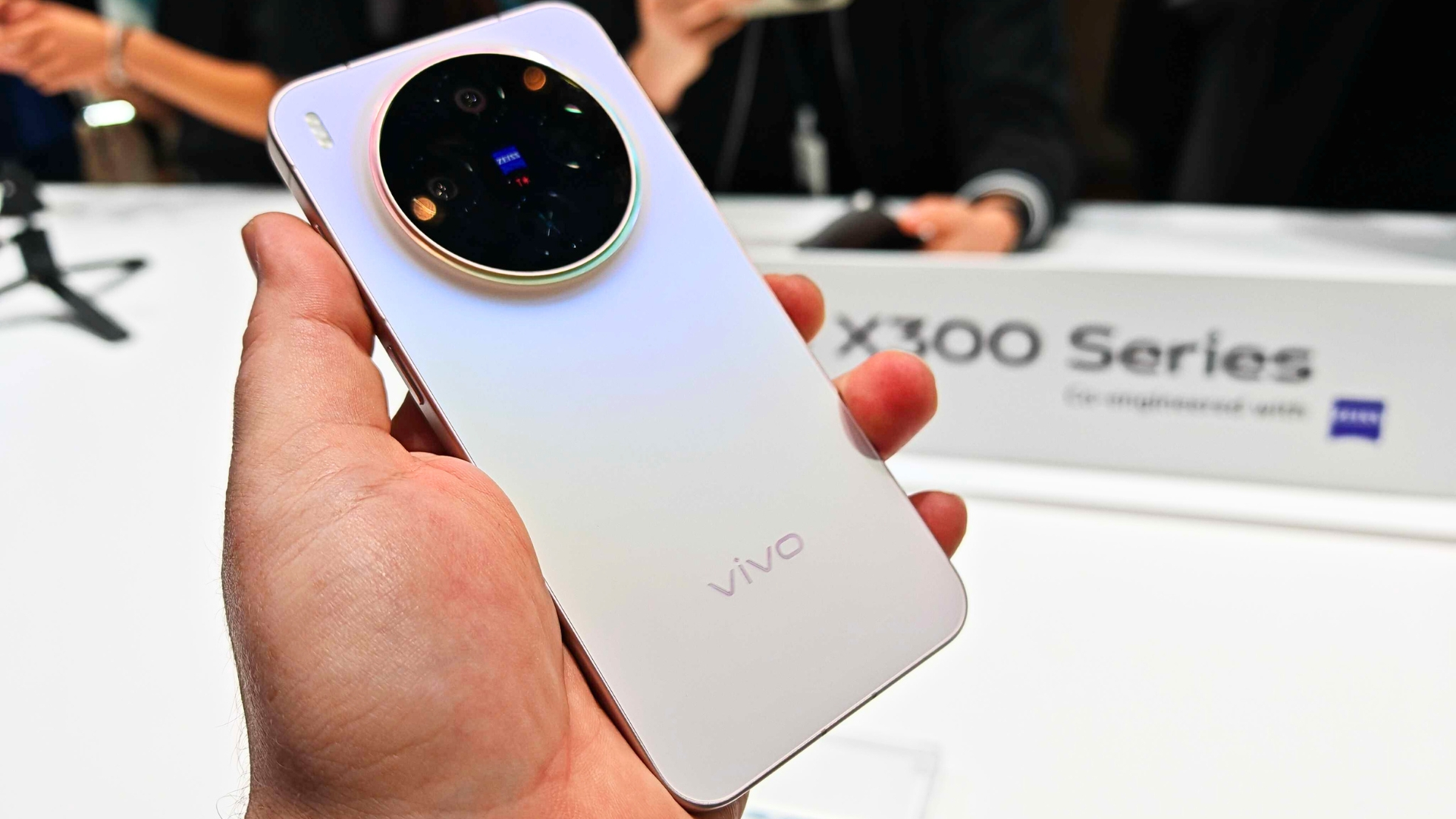 Češi jej přehlíží a je to škoda: Vivo X300 doplňuje většího brášku, rozdíly jsou překvapivě malé