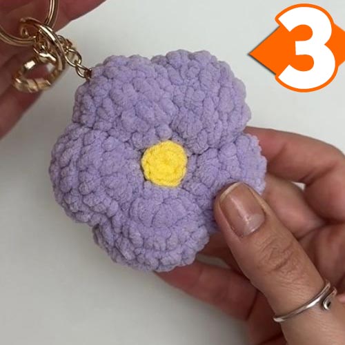 Receita Chaveiro Flor de Crochê com o Fio Amigurumi Chenille