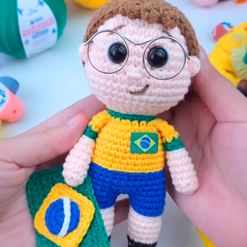 Receita Garoto Torcedor de Amigurumi: Vista o Brasil na Copa