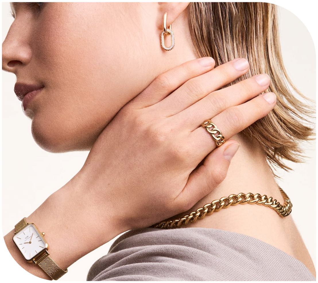 Daniel Wellington jewellery on model
