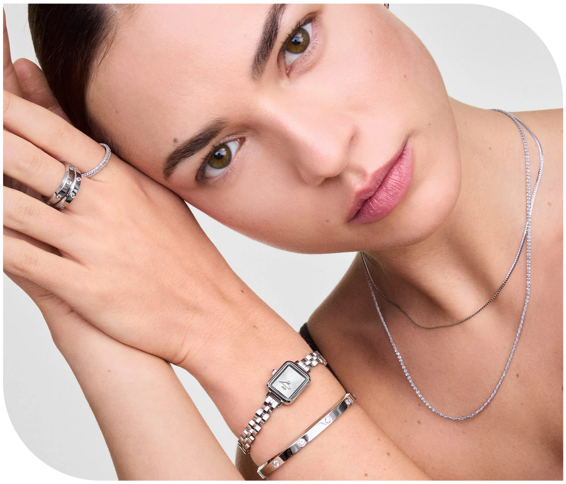 Daniel Wellington jewellery on model