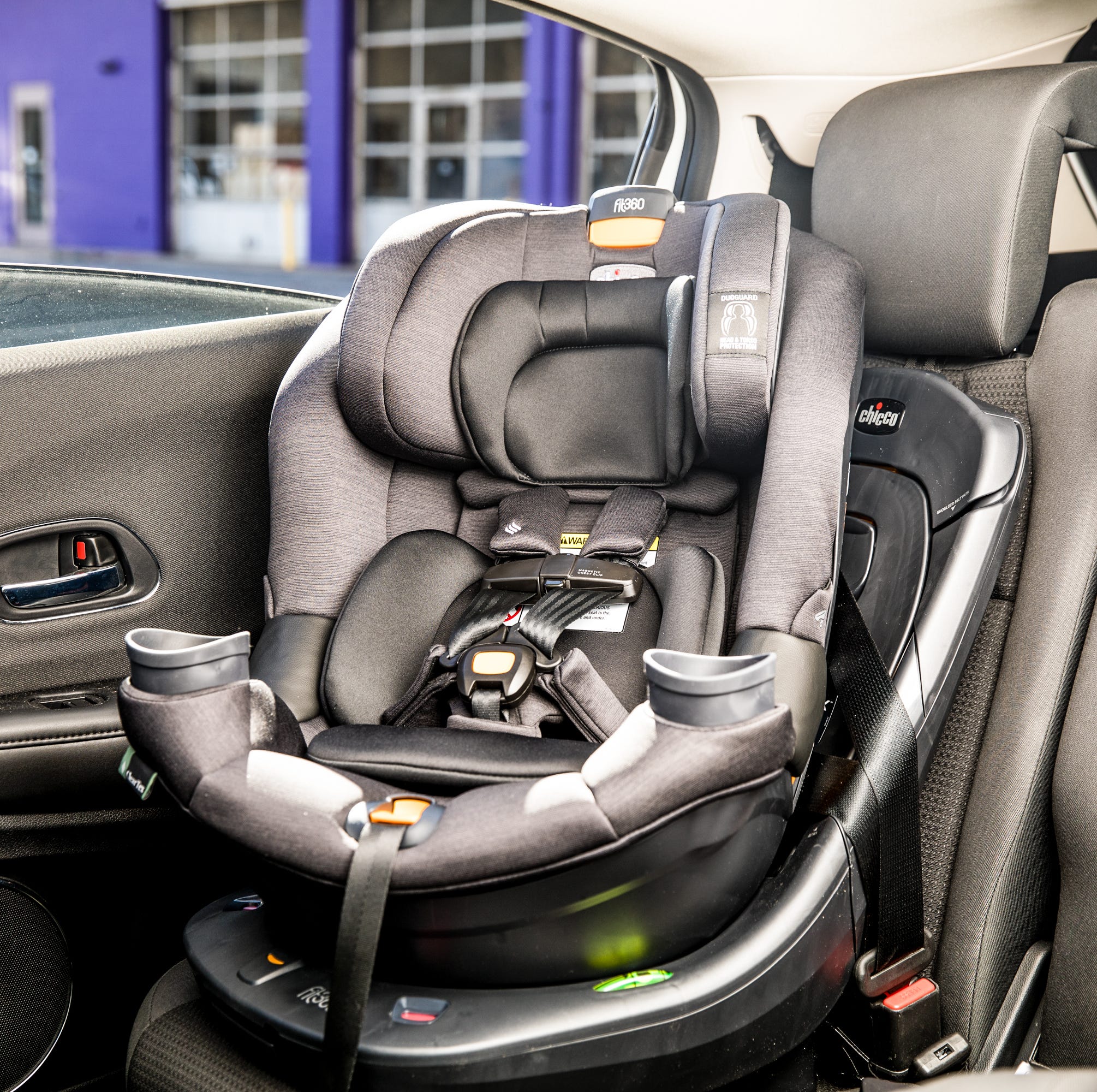 These Convenient Rotating Car Seats Will Easily Shave 5 Minutes Off Your Daycare Run