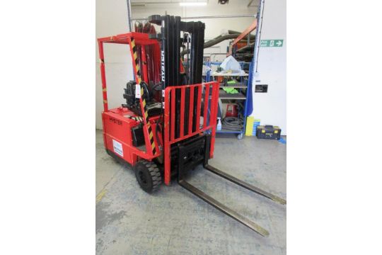 Hyster A1.50XL battery operated 3 wheel twin mast…