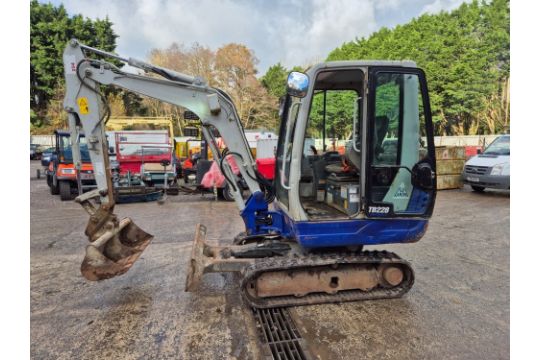 TAKEUCHI TB228 EXCAVATOR 2015 C.W 1 BUCKET RTD