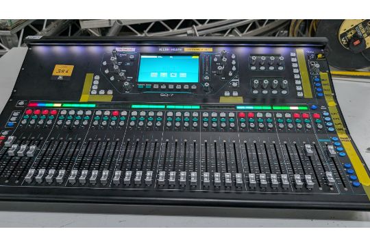 Allen & Heath SQ-7 Mixer Desk in Flight Case with built-…