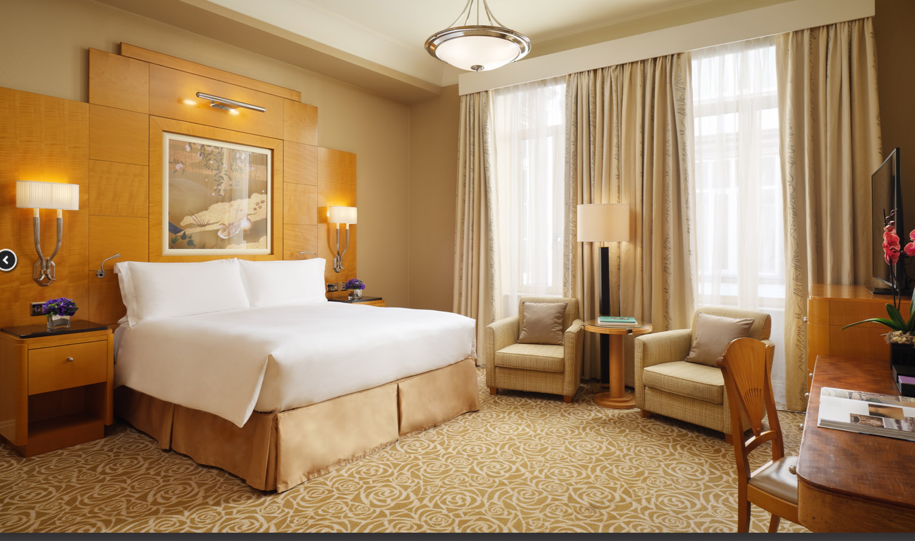 The Savoy Hotel London Contents of 5-Star…