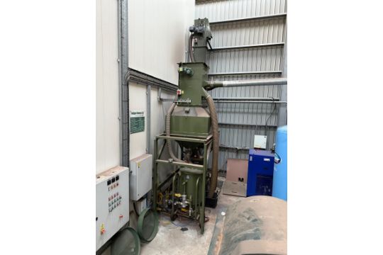 4 Ton Outlet Media Silo with Two 245S Blast Machine…