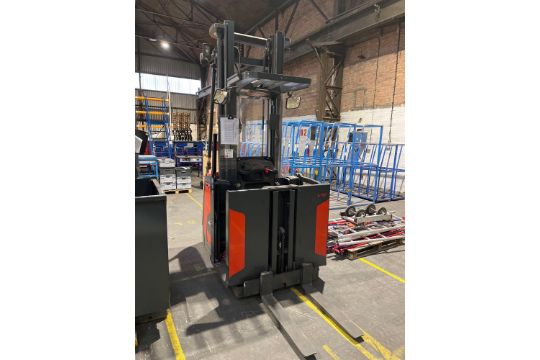 Linde V10 1000kg electric vertical order picker…