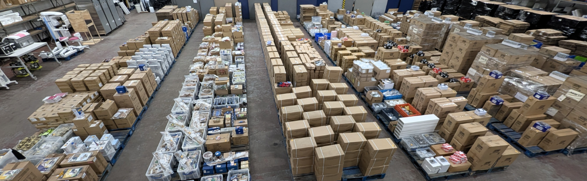 Pet Toys, Chews, Travel Bowls, Harnesses & More. Electrical Incl Sockets, Switches & Lighting. Also Radiators & Cardboard Boxes. No Reserves