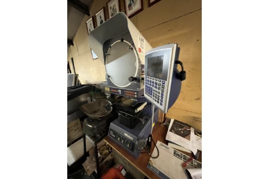 Mitutoyo PJ-A3000 Profile projector