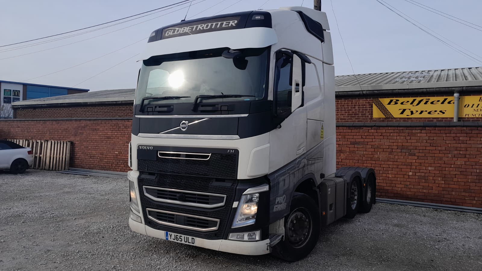2x Volvo Tractor Units (65 & 17 Plates)