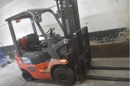 *Toyota 15 Model 42-7FGF15 1.5-ton Gas Forklift