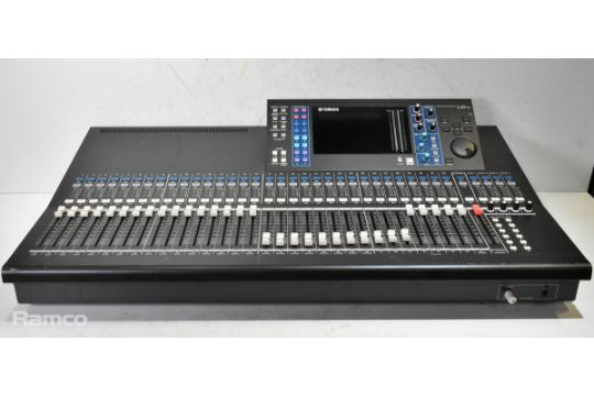 Yamaha LS9-32 digital mixing console with bag…