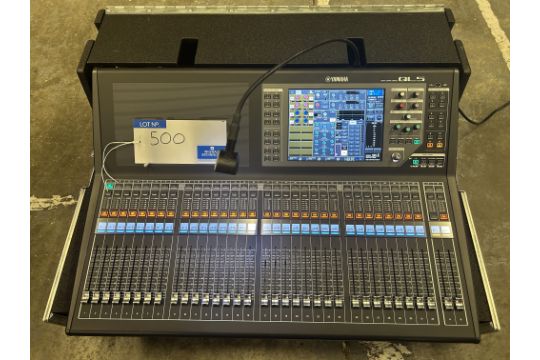 Yamaha QL5 64-Channel Digital Mixing Console with cover,…