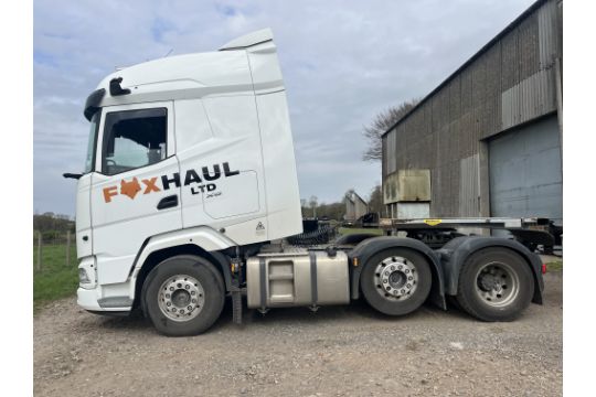 DAF XF530 FTG 6x2 44-tonne articulated tractor…