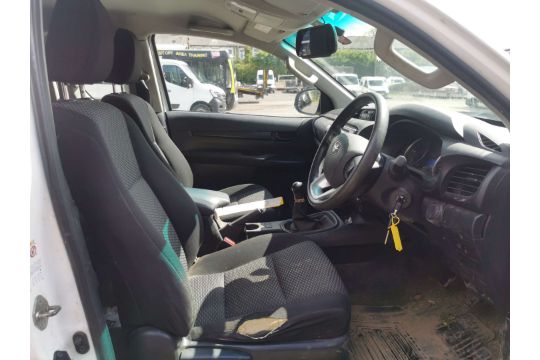 2017 Toyota HILUX ACTIVE D-4D 4WD ECB (Direct…