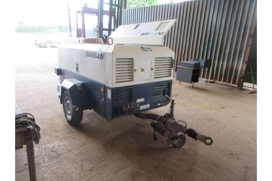 Doosan 7/73-10/53 single axle towable generator,…