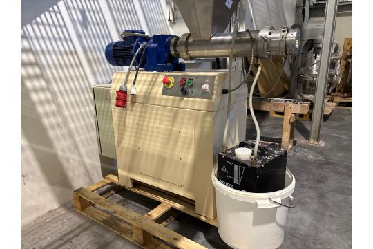 P100 Extruding Plodder
