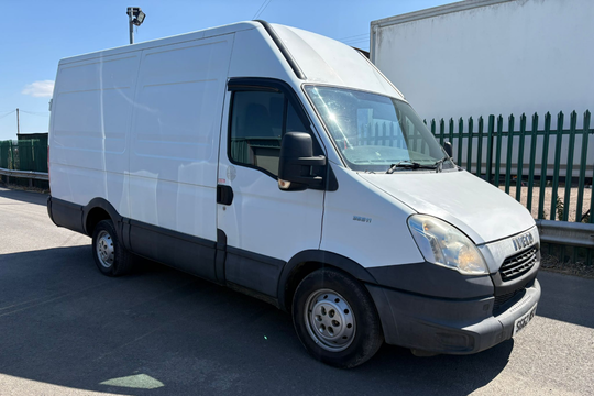 IVECO DAILY 35S 11 MEDIUM WHEEL BASE 2.3 DIESEL…