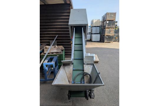 Inclined Belt Conveyor with Integral Metal Detector
