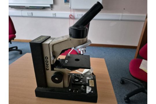 Vickers M10A Microscope