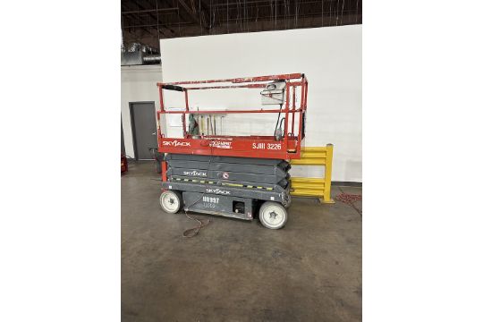 Skyjack Scissor Lift