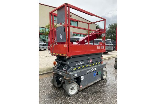 SKYJACK SCISSOR LIFT MODEL SJIII 3219, ELECTRIC, APPROX…