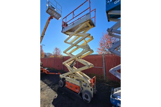 JLG Scissor Lift