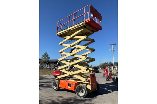 2016 JLG SCISSOR LIFT MODEL 4069LE, ELECTRIC, APPROX…