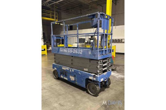 GENIE ELECTRIC SCISSOR LIFT