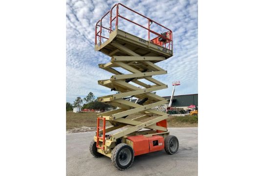 2015 JLG SCISSOR LIFT MODEL 4069LE, ELECTRIC, APPROX…