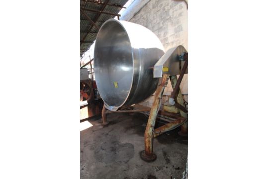 LARGE STAINLESS STEEL VAT, tilting, 7/8'…