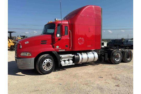 2013 MACK CXU613