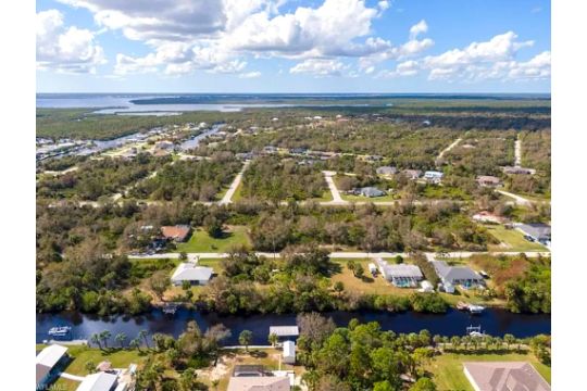 Sunny Florida! Prime Spot to Build Your Home!