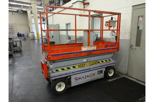 SKYJACK MODEL SJ-II 3220 AERIAL WORK PLATFORM