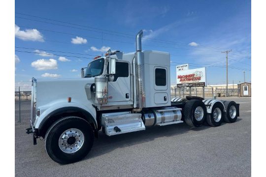 2022 KENWORTH W900 TRIAXLE