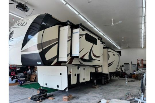 2017 Redwood 3821RL RV
